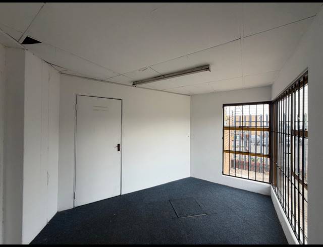 136M² WAREHOUSE TO LET IN HALFWAY HOUSE